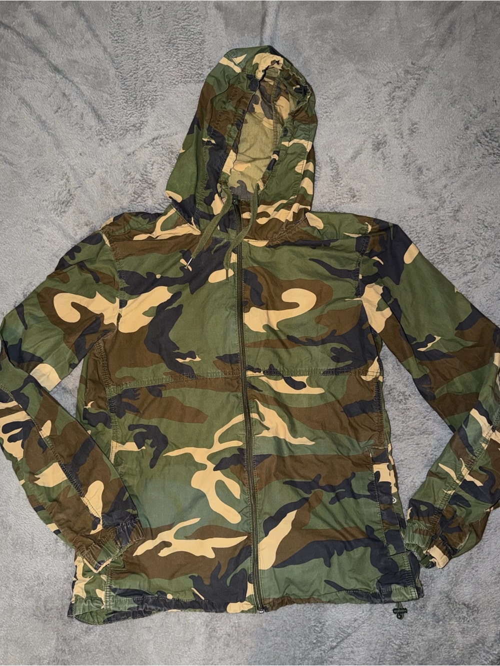 Pull & Bear Men’s Camouflage Jacket. With Hood, Zip Up Front. Size XL./ 42